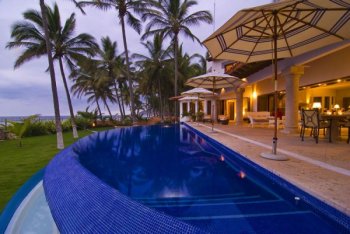 Half Moon Infinty Pool Half Moon Infinty Pool at Quinta Christileen, Punta Mita, Litibu Beach, Mexico